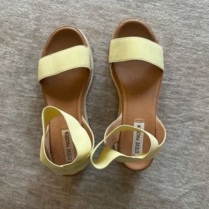 Steve Madden Yellow Sandals with Ankle Strap and Platform Sole